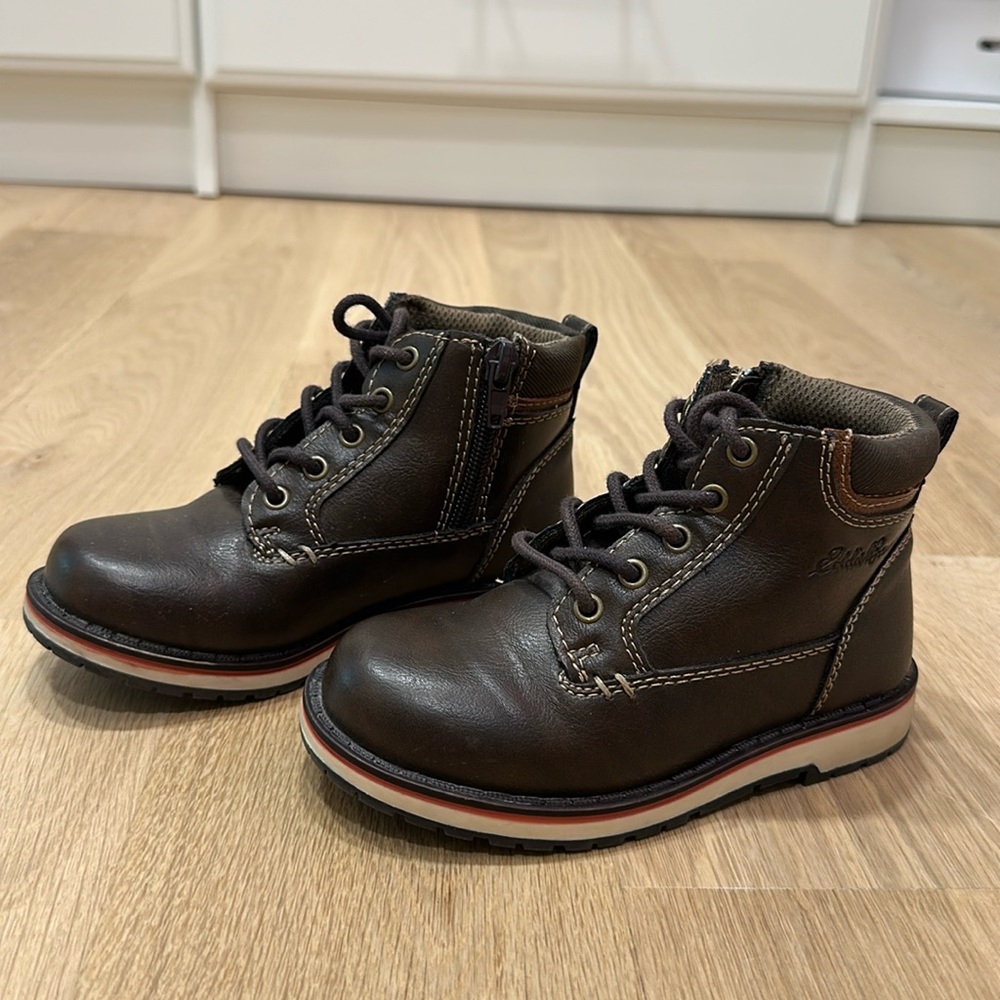 Kids brown Eddie bower boots